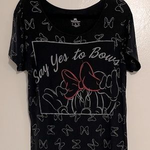 Disney parks Minnie Mouse top Size L